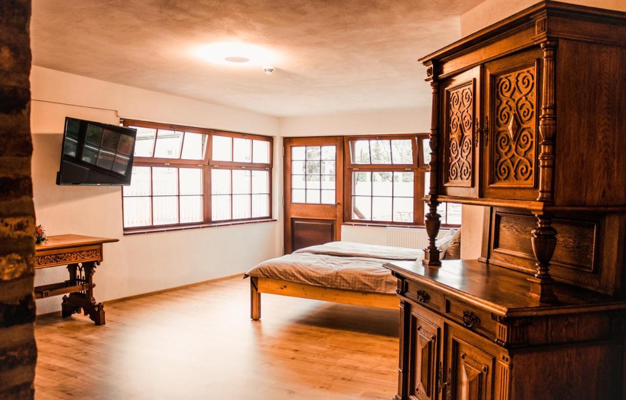 Wirgarten Antik Hotel Dingolfing Buitenkant foto