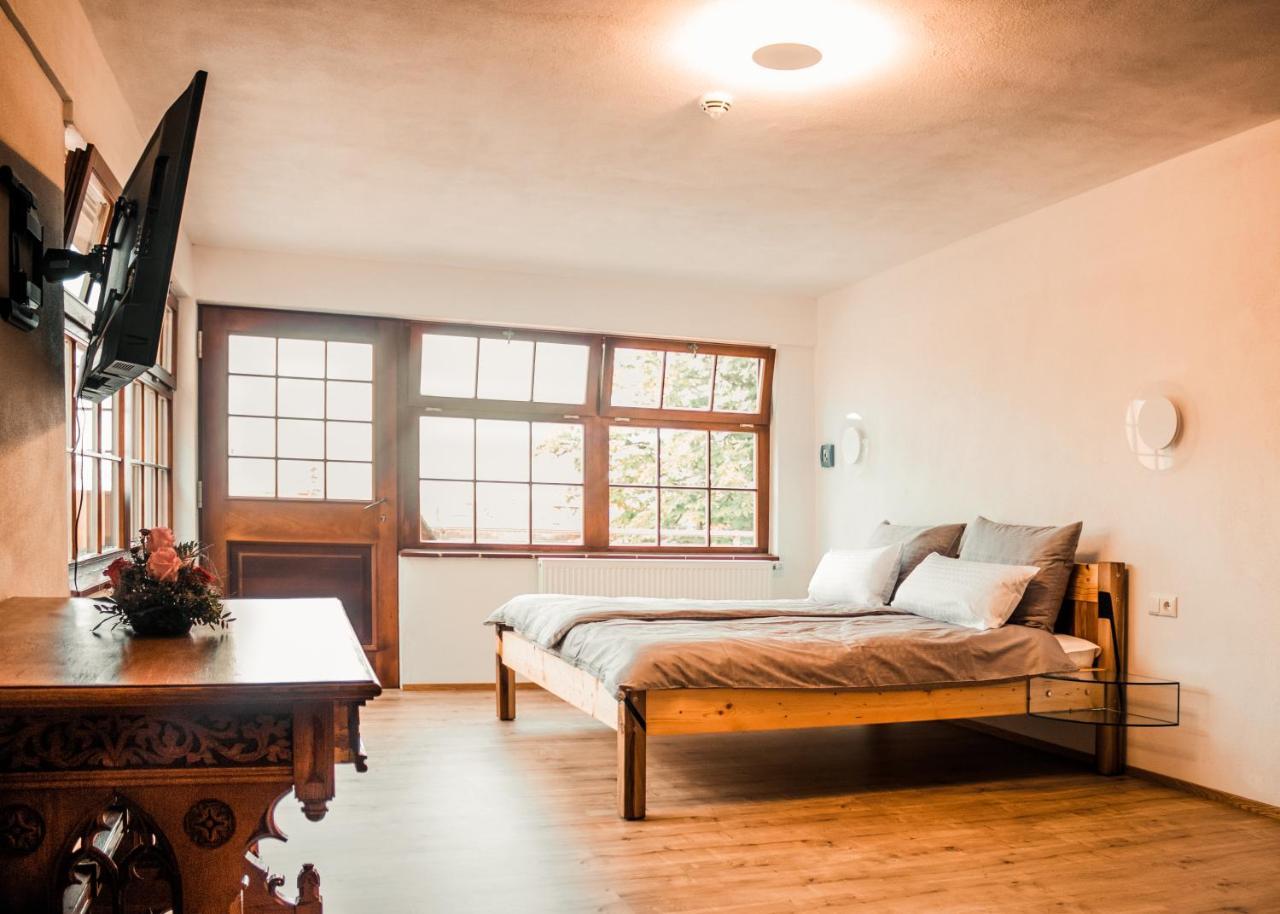 Wirgarten Antik Hotel Dingolfing Buitenkant foto